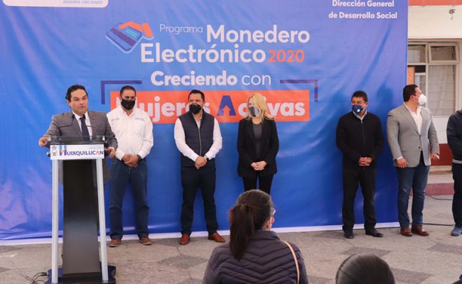 el-edil-senalo-que-se-iniciaran-los-trabajos-de-reencarpetamiento-de-la-avenida-Jacarandas-que-es-la-via-principal-de-esta-comunidad